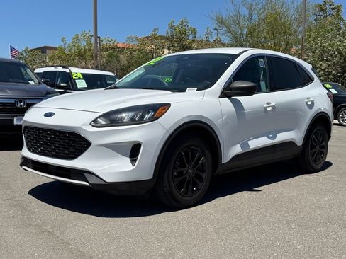 Used 2022 Ford Escape SE FWD image 2