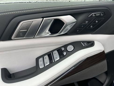 Used 2026 BMW X7 xDrive40i image 17