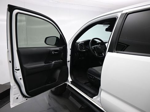 Used 2022 Toyota Tacoma TRD Sport image 8