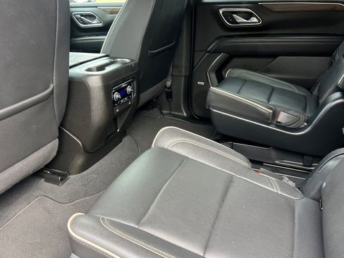 Used 2023 Chevrolet Suburban Premier image 12