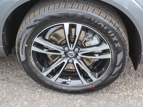 Used 2018 Volvo XC60 T8 Momentum AWD/4WD image 13