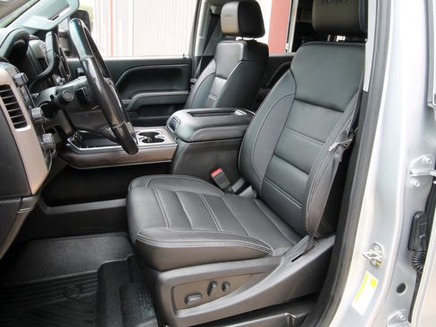 Used 2018 GMC Sierra 2500 Denali w/ Duramax Plus Package AWD/4WD image 23