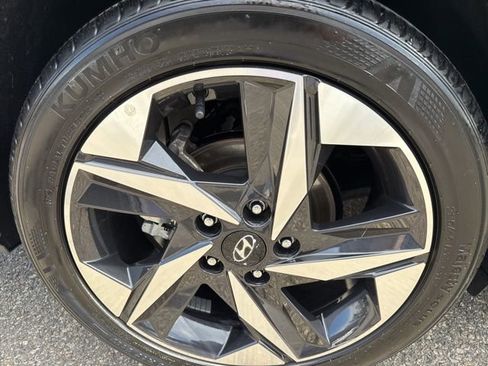 Used 2023 Hyundai Elantra SEL w/ Convenience Package image 6