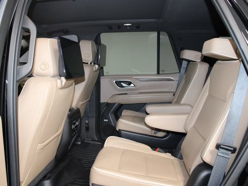 Used 2021 Chevrolet Tahoe Premier w/ Premium Package AWD/4WD image 23