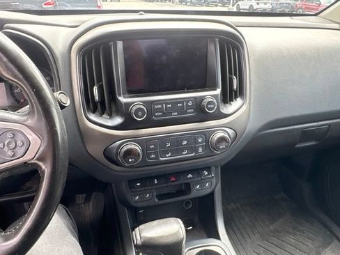 Used 2018 Chevrolet Colorado Z71 AWD/4WD image 11