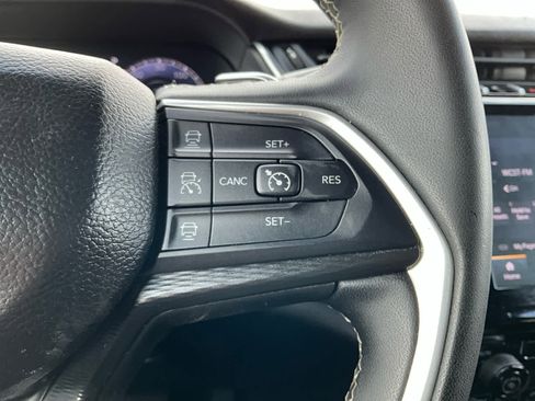 Used 2024 Jeep Grand Cherokee Laredo X image 19