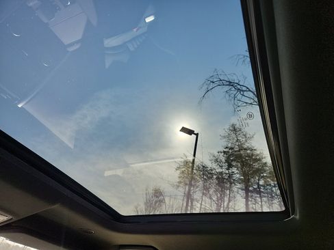 Certified 2025 Land Rover Discovery S image 27