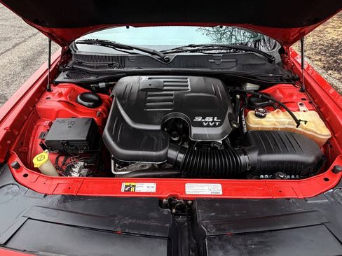 Used 2015 Dodge Challenger SXT RWD image 20
