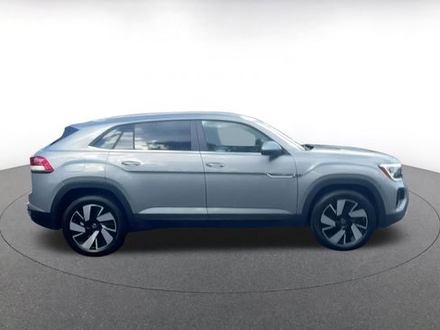 Used 2025 Volkswagen Atlas Cross Sport SE image 16