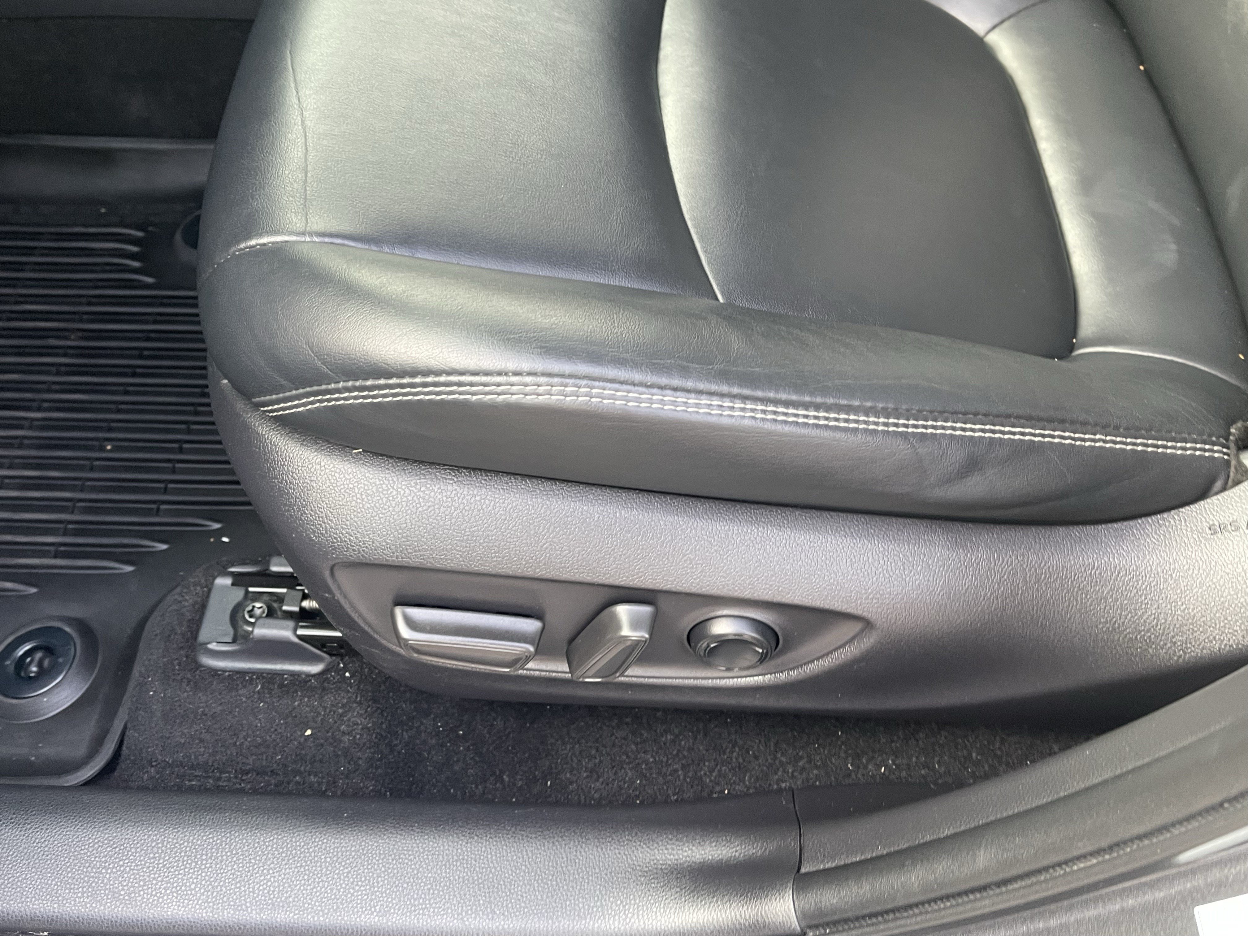 Used 2020 Toyota RAV4 XLE Premium AWD/4WD image 19