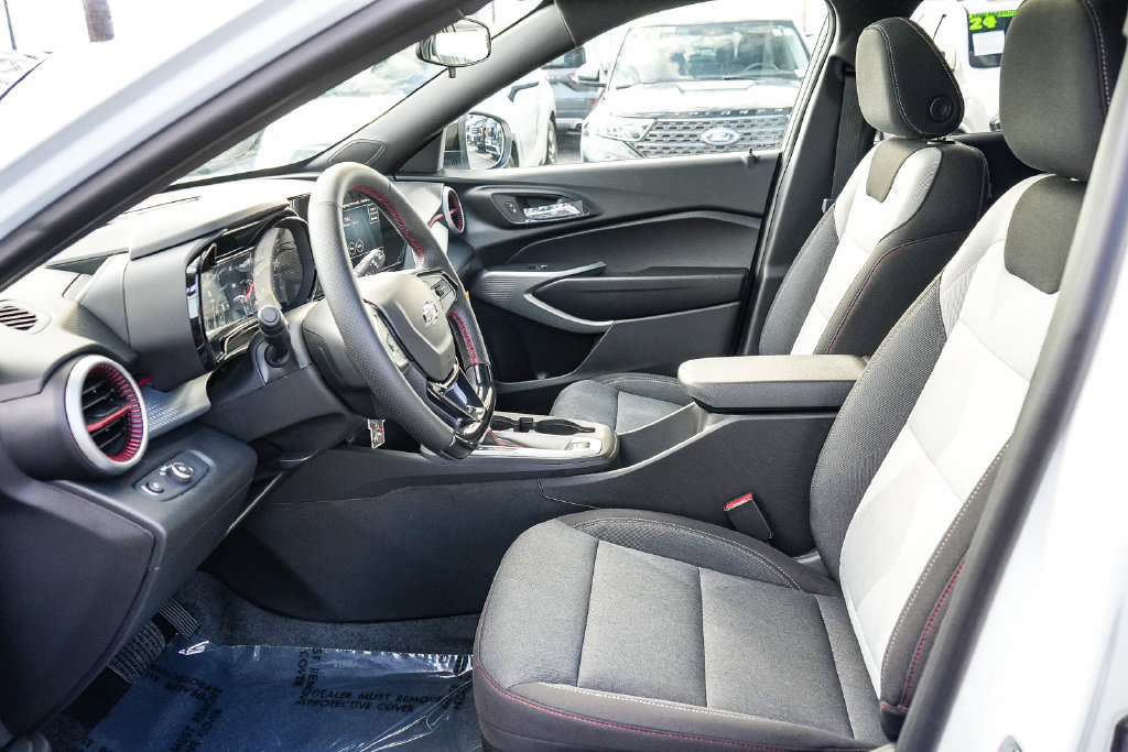 New 2026 Chevrolet Trax RS w/ Sunroof Package FWD image 17