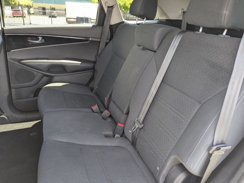 Used 2018 Kia Sorento AWD image 32