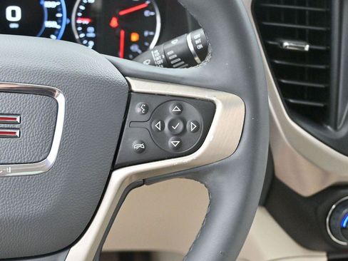 Used 2023 GMC Acadia Denali w/ Denali Ultimate Package FWD image 17