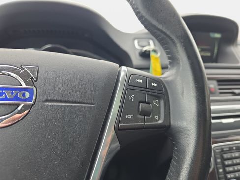 Used 2016 Volvo XC70 T5 Premier w/ Proximity Package image 18