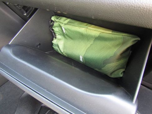 Used 2024 Jeep Grand Cherokee Limited w/ Black Appearance Package image 27