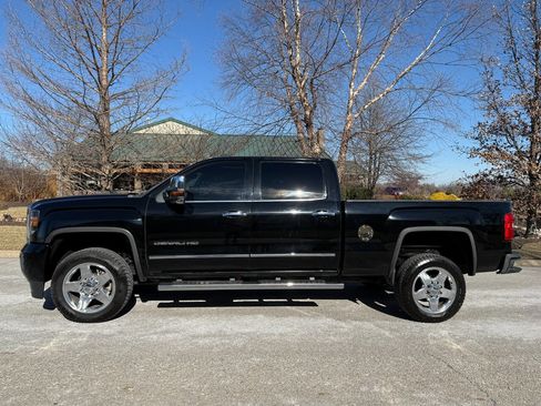 Used 2015 GMC Sierra 2500 Denali image 2