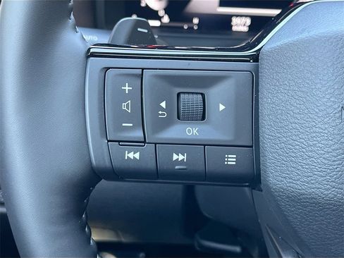 Used 2025 Nissan Rogue Platinum w/ Tech Package image 33