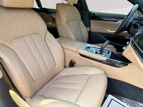Used 2019 BMW 750i w/ Executive Package RWD image 28