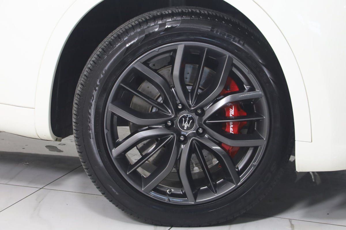 Used 2022 Maserati Levante Modena AWD/4WD image 16