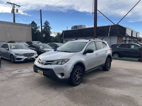 Used 2015 Toyota RAV4 LE AWD/4WD image 3