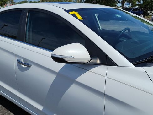 Used 2017 Hyundai Elantra Limited w/ Limited Tech Package 04 FWD image 9