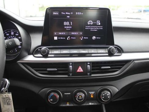 Used 2024 Kia Forte LXS w/ LXS Technology Package FWD image 4