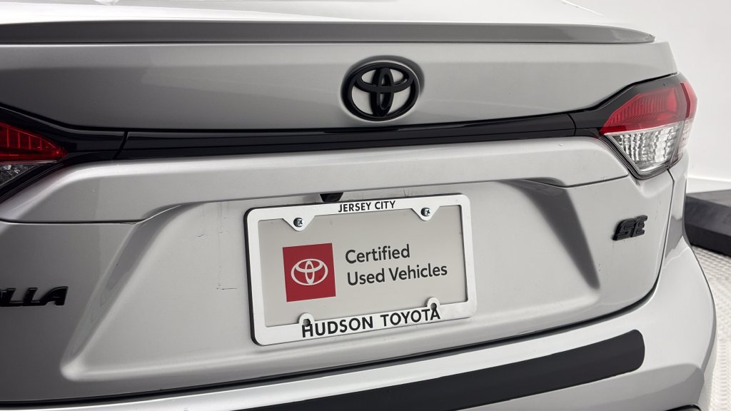 Certified 2025 Toyota Corolla SE FWD image 8