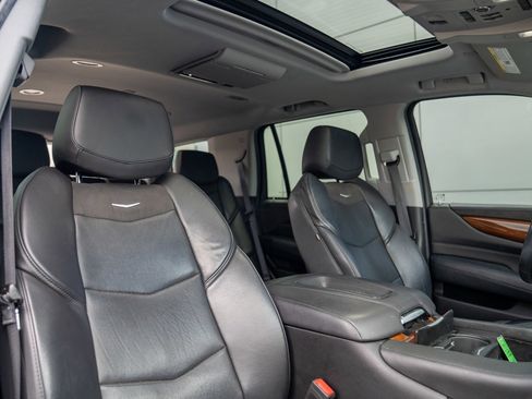 Used 2018 Cadillac Escalade Premium Luxury image 28