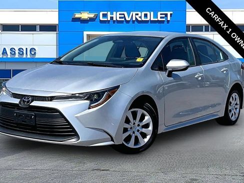 Used 2025 Toyota Corolla LE FWD image 2