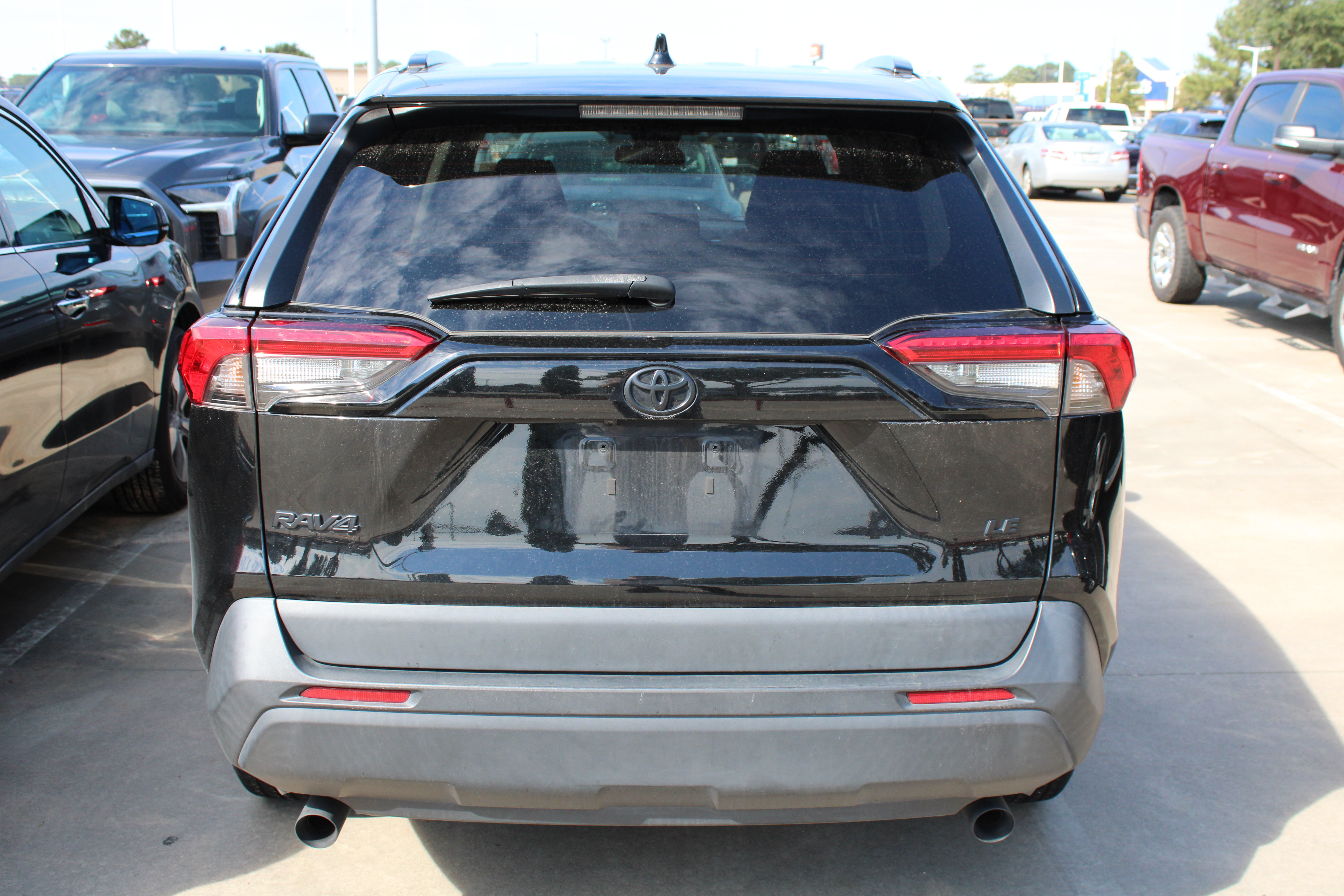 Used 2021 Toyota RAV4 LE FWD image 7