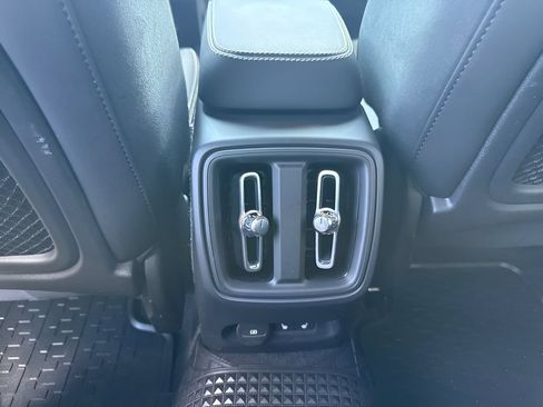 Used 2023 Volvo XC40 Recharge Ultimate AWD/4WD image 13