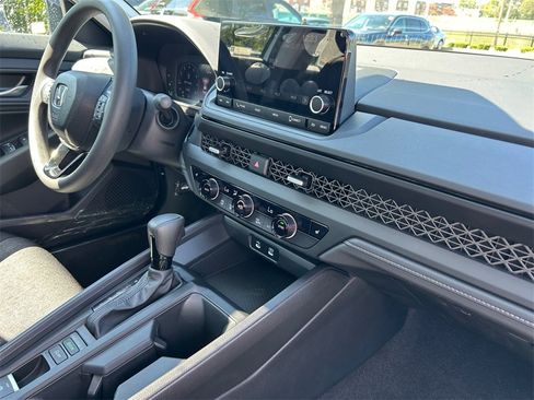 New 2025 Honda Accord SE image 17