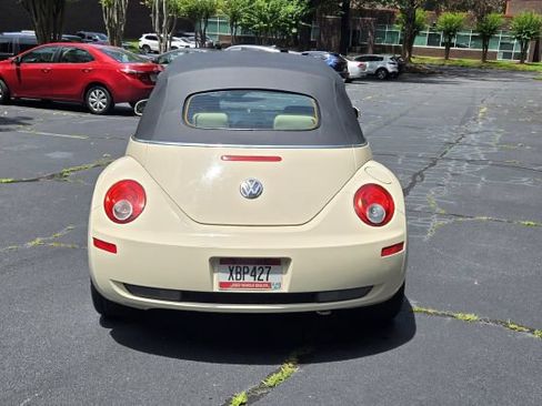Used 2010 Volkswagen Beetle Convertible FWD image 5