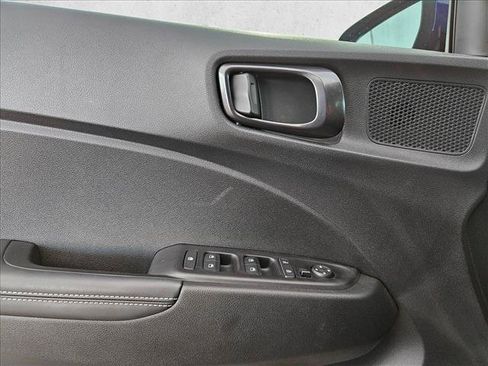 Certified 2024 Hyundai Venue Limited FWD image 28
