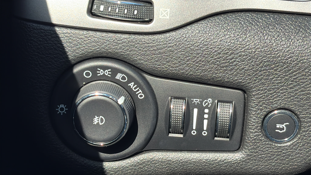 Used 2021 Jeep Cherokee Latitude Lux w/ Comfort/Convenience Group AWD/4WD image 22