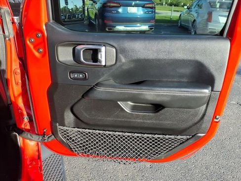 Used 2018 Jeep Wrangler Unlimited Sahara AWD/4WD image 26