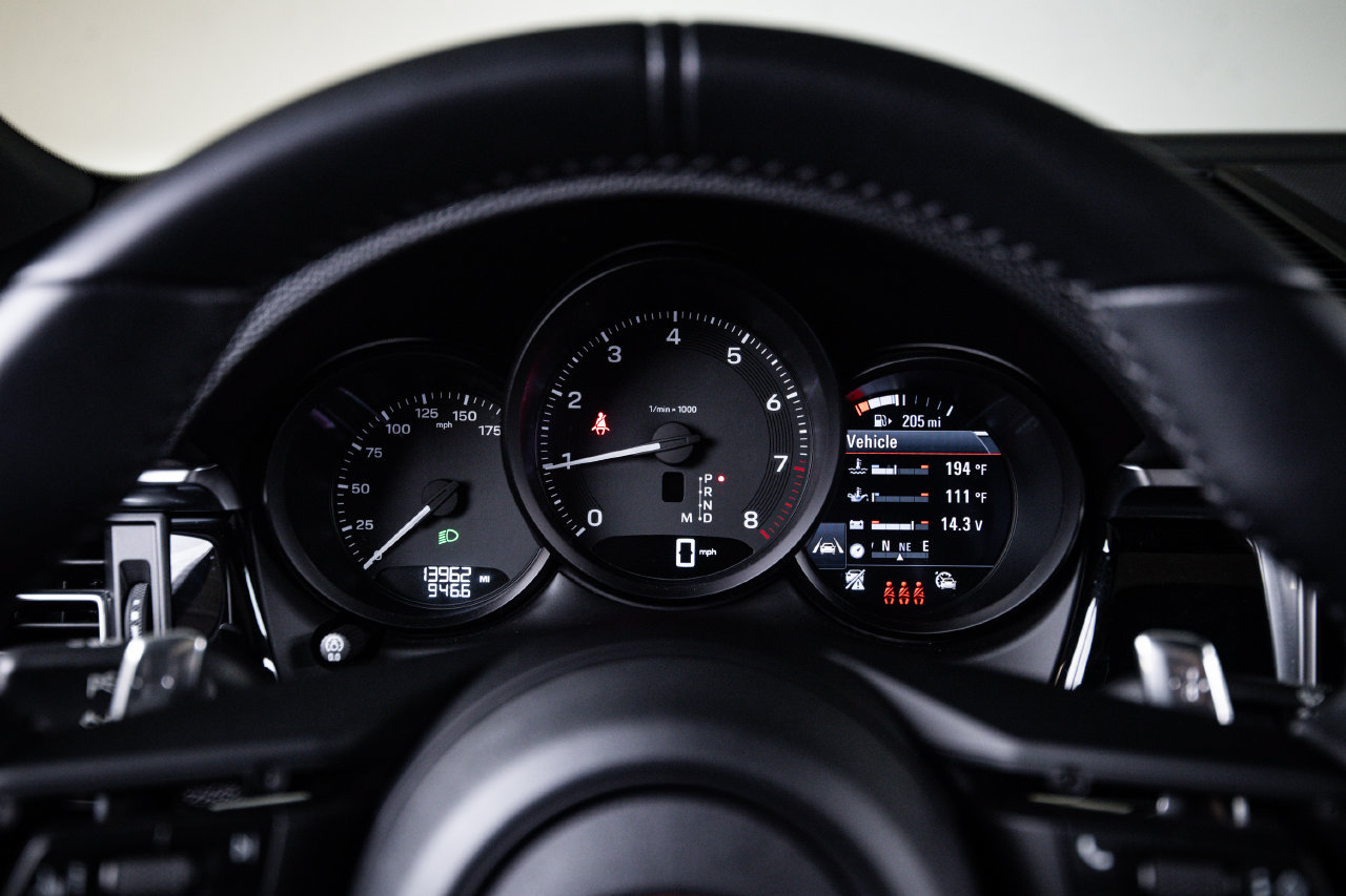 Certified 2024 Porsche Macan AWD/4WD image 15