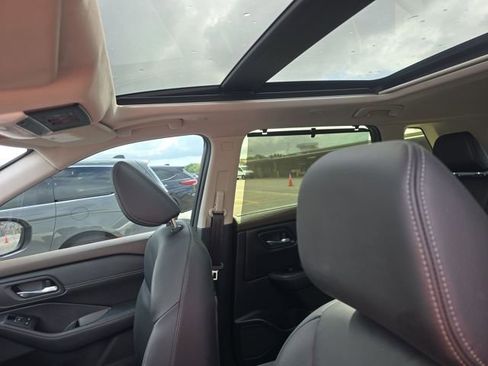 Used 2023 Nissan Rogue SL w/ SL Premium Package image 8