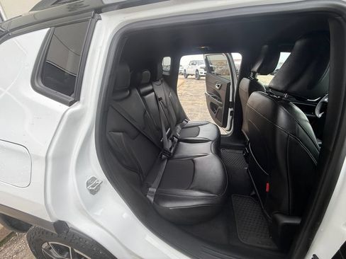Used 2025 Jeep Compass Trailhawk AWD/4WD image 38