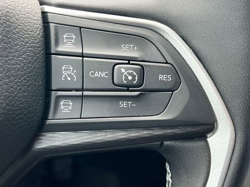 Used 2024 Jeep Grand Cherokee Altitude AWD/4WD image 20