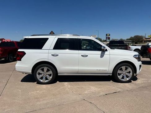 Used 2024 Ford Expedition Platinum AWD/4WD image 7