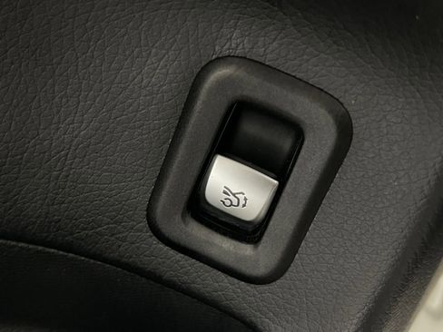 Used 2020 Mercedes-Benz GLC 300 4MATIC image 31