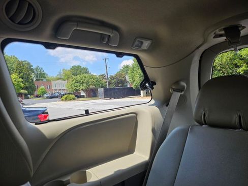 Used 2014 Toyota Sienna XLE FWD image 80