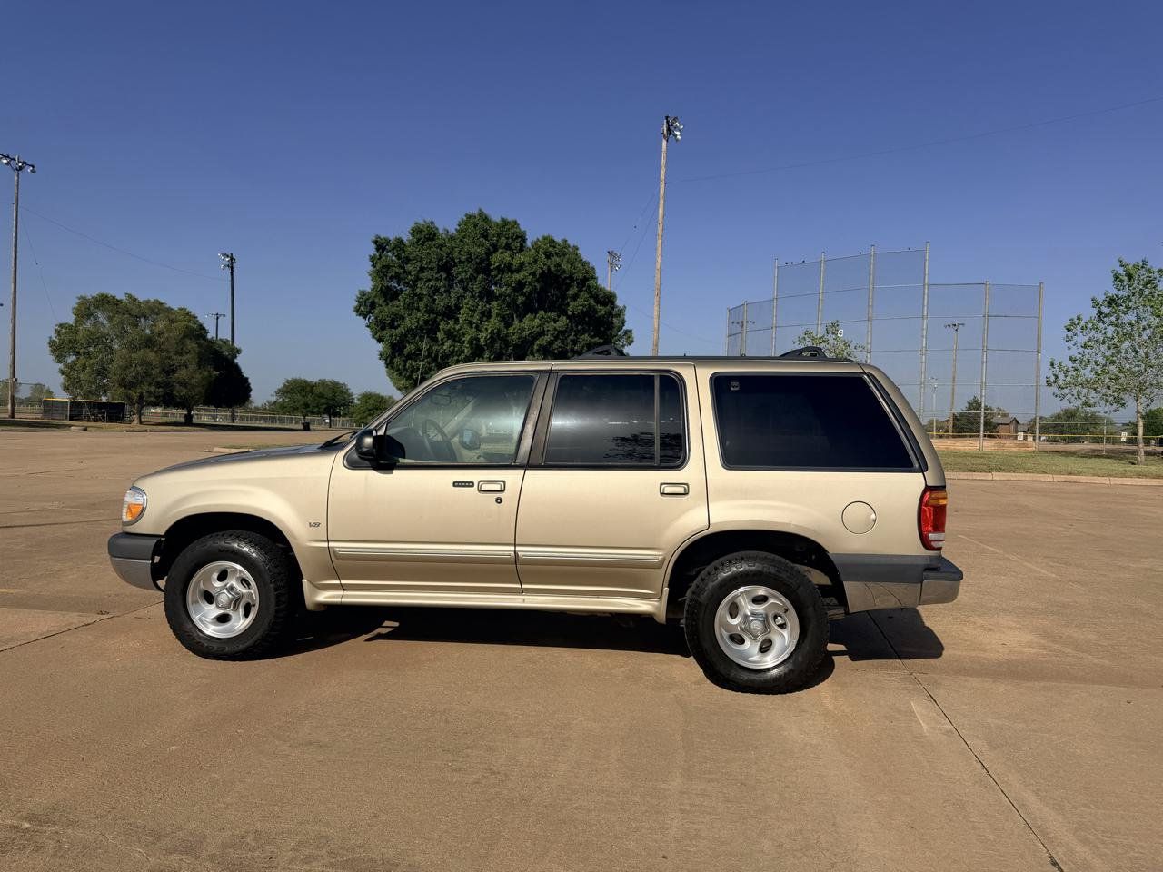 Used 1999 Ford Explorer XLT RWD image 6