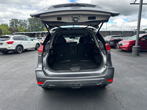 Used 2019 Nissan Rogue SV FWD image 11