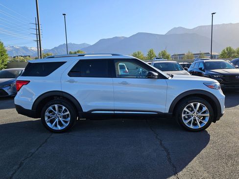 Used 2023 Ford Explorer Platinum w/ Technology Package AWD/4WD image 2