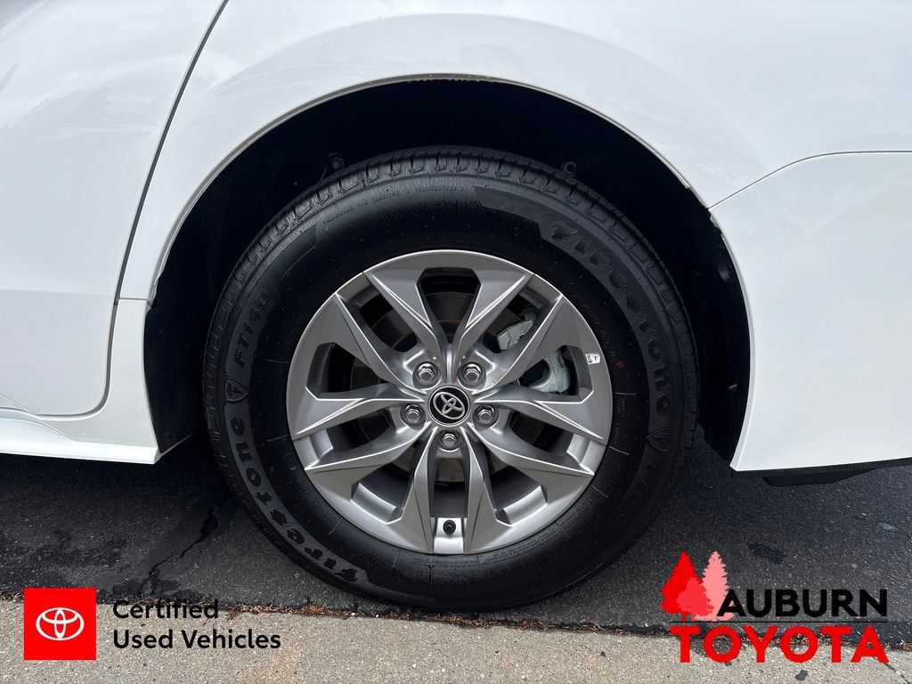 Certified 2025 Toyota Sienna LE FWD image 10