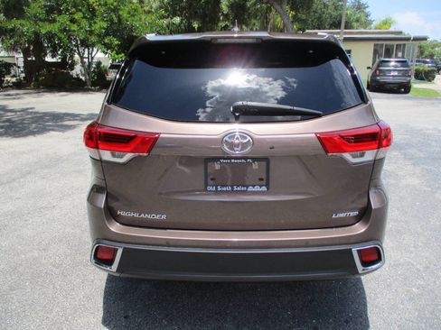 Used 2018 Toyota Highlander Limited FWD image 8