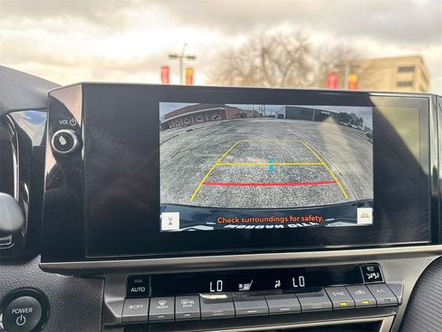 Used 2025 Toyota Camry SE image 28