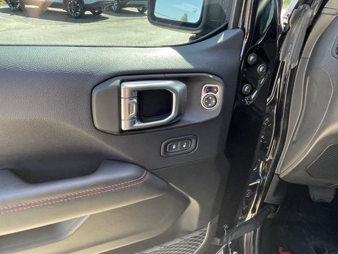Used 2019 Jeep Wrangler Unlimited Rubicon AWD/4WD image 17